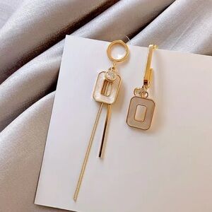 Elegant Gold Geometric Earrings